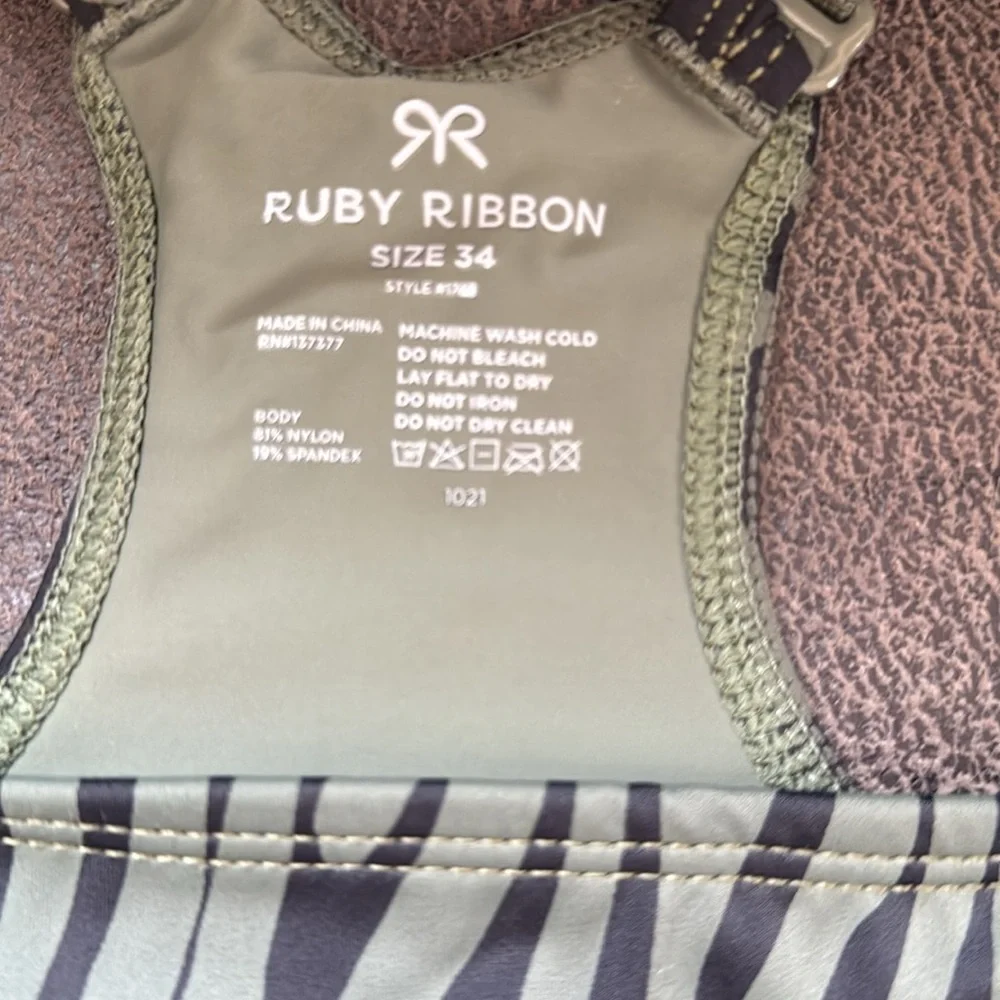 Ruby Ribbon 34 - Picture 2 of 2